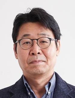 Suk-Hwan Lee